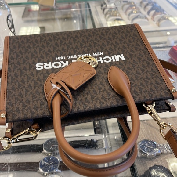 MICHAEL KORS
Mirella Small Logo Crossbody Bag
Brown
NWT - Picture 7 of 16